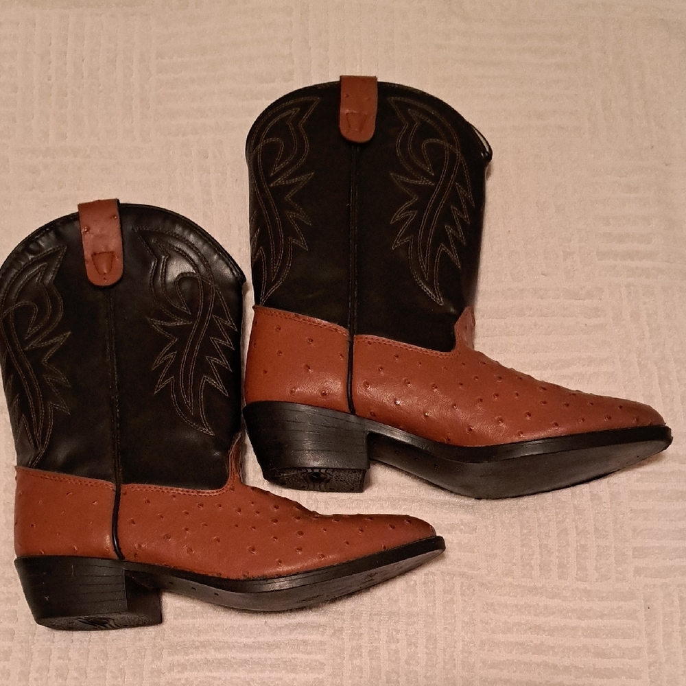 Boys Black and Brown Texas Western Boots.  Size 3D